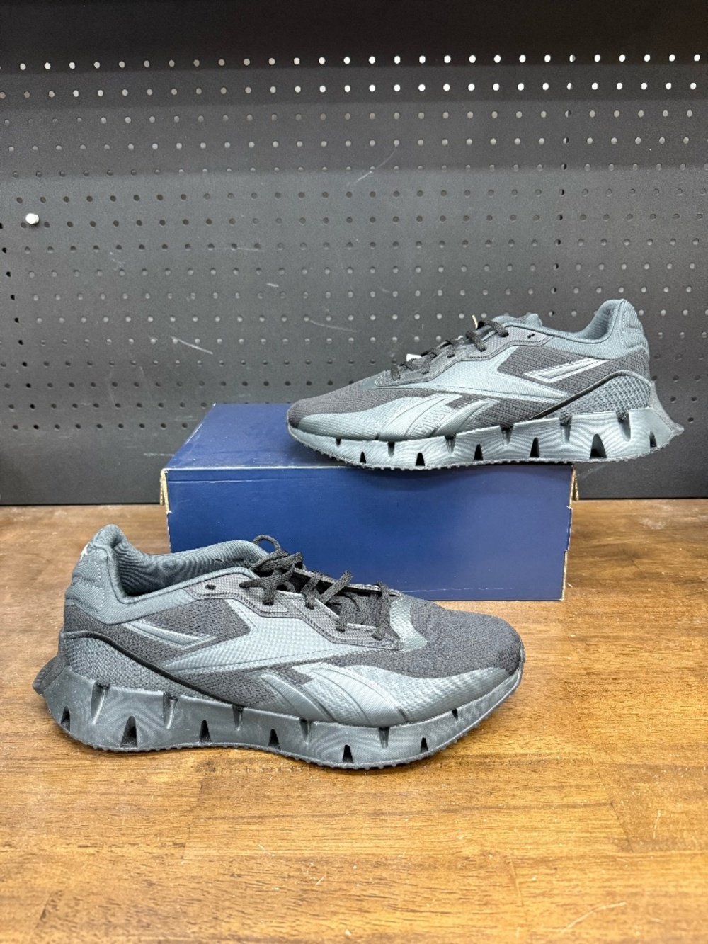 New W/O Box! Men's Reebok Zig Dynamica 4 'Black Pure Grey Running Sneakers